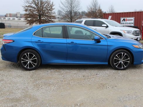 Used 2018 Toyota Camry L image 7