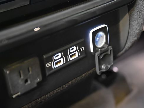 Used 2023 Jeep Wagoneer L Series II image 38