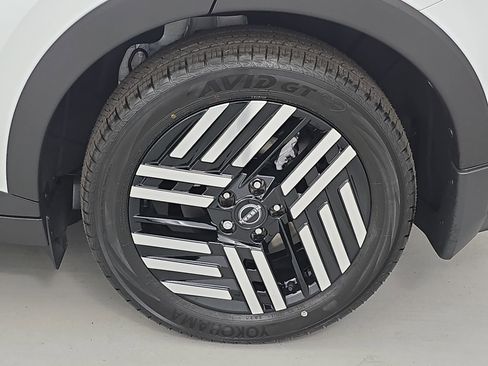 New 2026 Nissan Leaf SV+ image 32