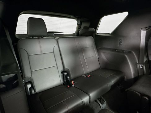 Used 2023 Chevrolet Traverse RS AWD/4WD image 38