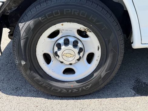 Used 2011 Chevrolet Express 3500 RWD image 23