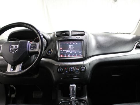 Used 2020 Dodge Journey Crossroad FWD image 2
