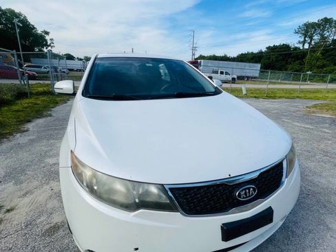 Used 2013 Kia Forte EX w/ Premium Pkg image 2