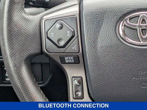 Used 2017 Toyota Tacoma TRD Off-Road AWD/4WD image 19