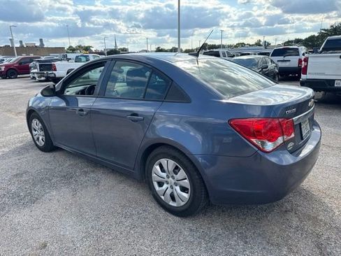 Used 2013 Chevrolet Cruze LS FWD image 3