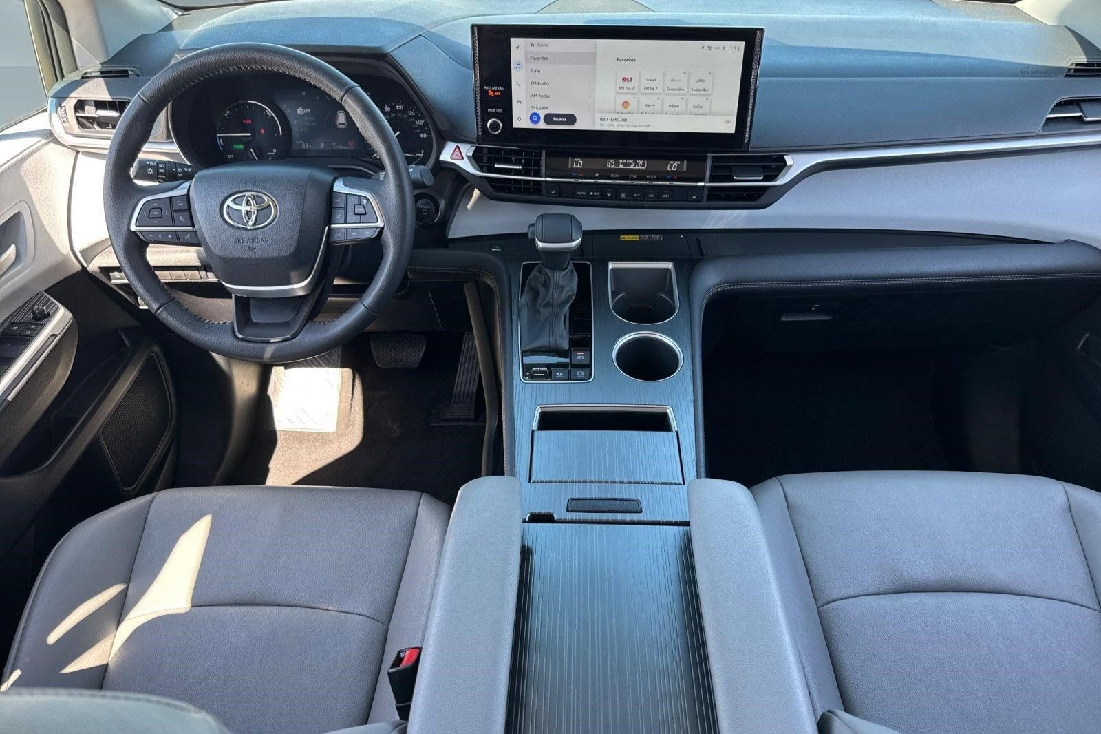 Used 2026 Toyota Sienna XLE FWD image 16
