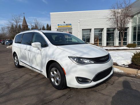 Used 2017 Chrysler Pacifica Touring-L Plus image 1