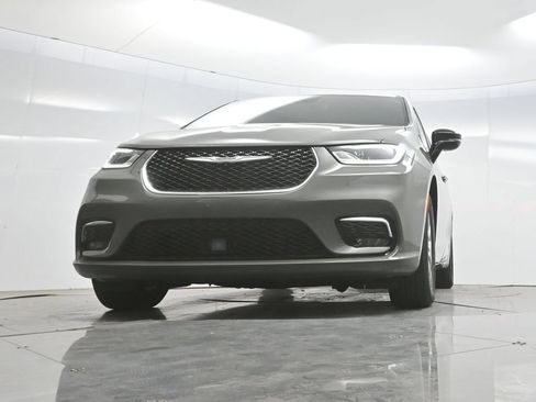 Used 2025 Chrysler Pacifica Select FWD image 65