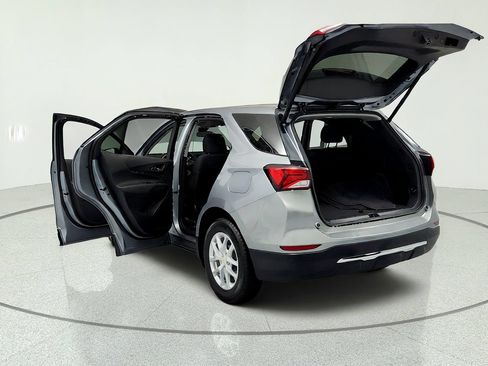 Used 2024 Chevrolet Equinox LT FWD image 11