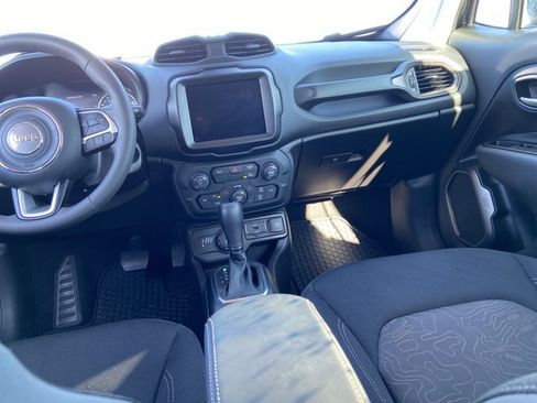 Used 2023 Jeep Renegade Latitude AWD/4WD image 15