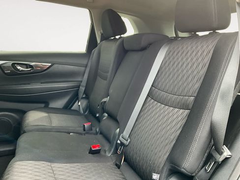Used 2019 Nissan Rogue SV AWD/4WD image 18