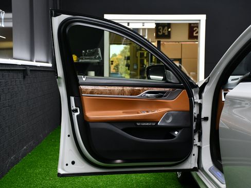 Used 2018 BMW ALPINA B7 xDrive image 19