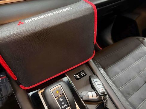 Used 2023 Mitsubishi Outlander SE AWD/4WD image 43