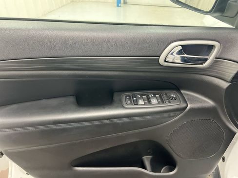 Used 2022 Jeep Grand Cherokee Laredo E AWD/4WD image 21