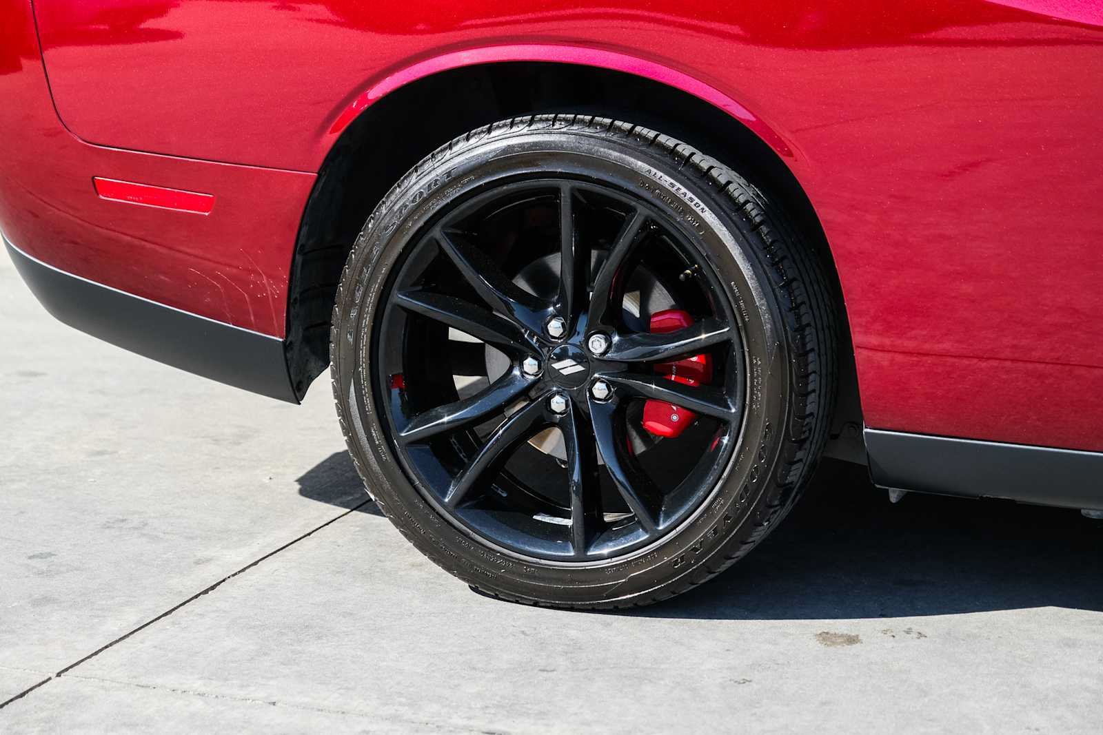 Used 2018 Dodge Challenger SXT Plus RWD image 9