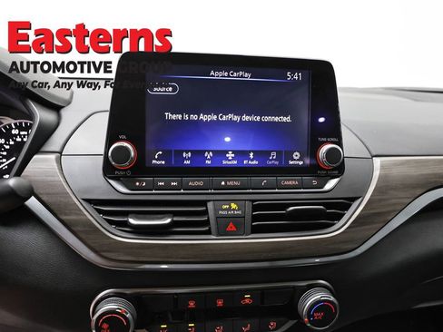 Used 2025 Nissan Altima 2.5 SV FWD image 11