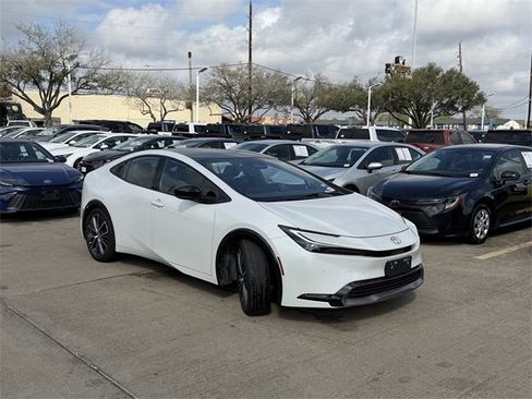 Used 2025 Toyota Prius Limited w/ Limited Premium Package image 3