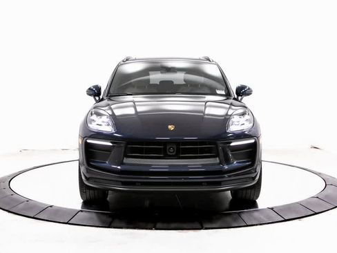 Certified 2023 Porsche Macan image 10