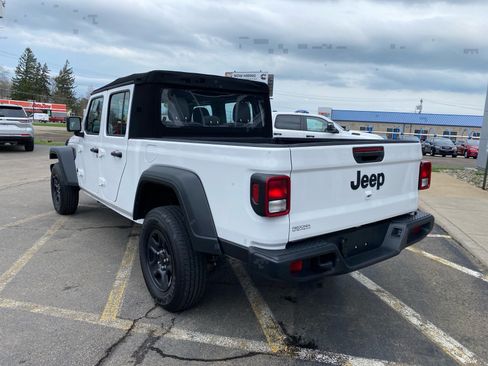 Used 2024 Jeep Gladiator Sport AWD/4WD image 18