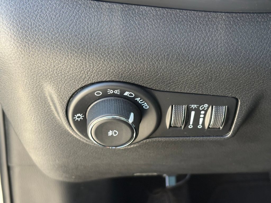 Used 2026 Jeep Compass Limited AWD/4WD image 27