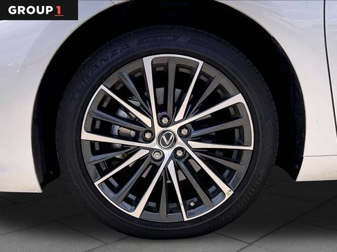 Used 2025 Lexus ES 350 w/ Premium Package FWD image 9