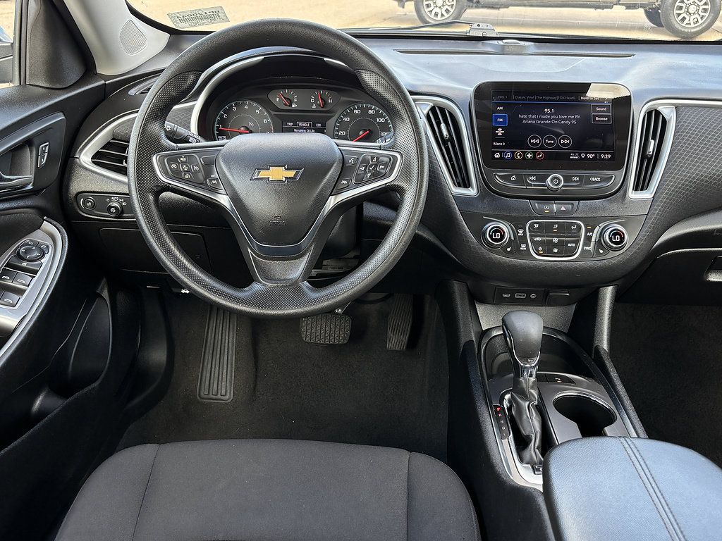 Used 2025 Chevrolet Malibu LT FWD image 9