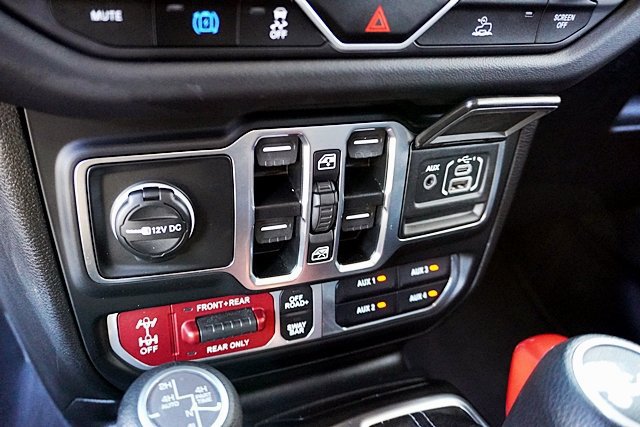 Certified 2025 Jeep Wrangler Unlimited Rubicon 4xe w/ Convenience Group AWD/4WD image 41