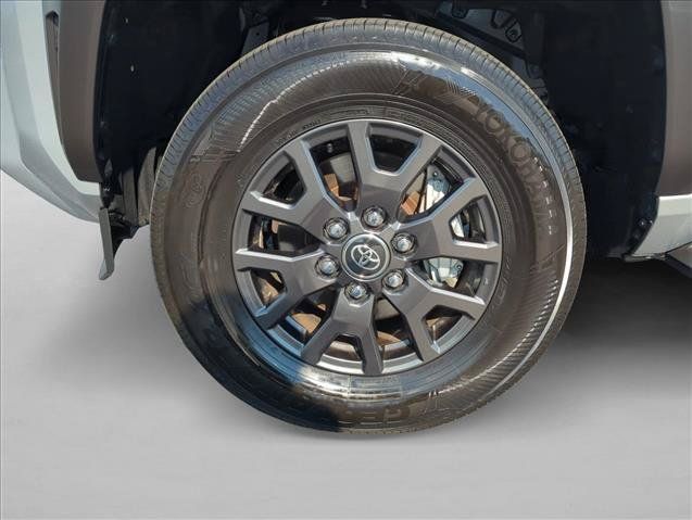 Certified 2025 Toyota 4Runner SR5 AWD/4WD image 10