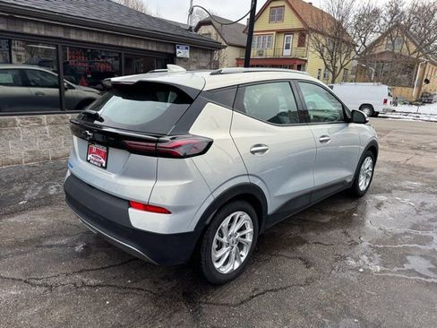 Used 2023 Chevrolet Bolt EUV LT image 6