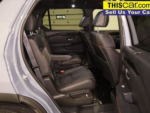 Used 2025 Honda Pilot TrailSport image 31