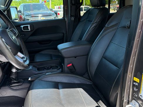 Used 2020 Jeep Gladiator Overland AWD/4WD image 12