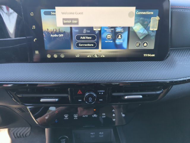 Used 2026 Nissan Kicks SR w/ Cold Weather Package FWD image 25