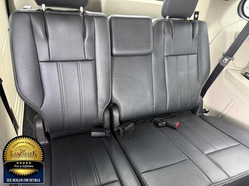 Used 2015 Chrysler Town & Country Touring-L w/ Driver Convenience Group FWD image 17