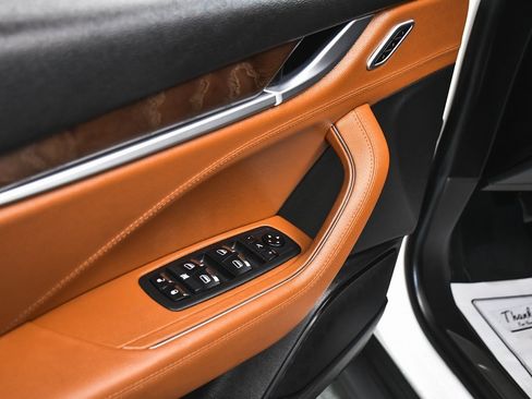 Used 2021 Maserati Levante image 10