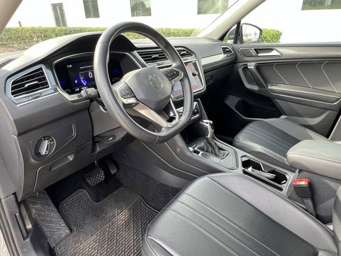 Used 2022 Volkswagen Tiguan SE FWD image 17