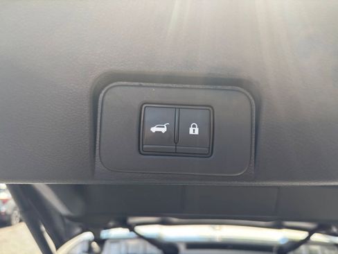 Used 2025 Nissan Rogue SV FWD image 20