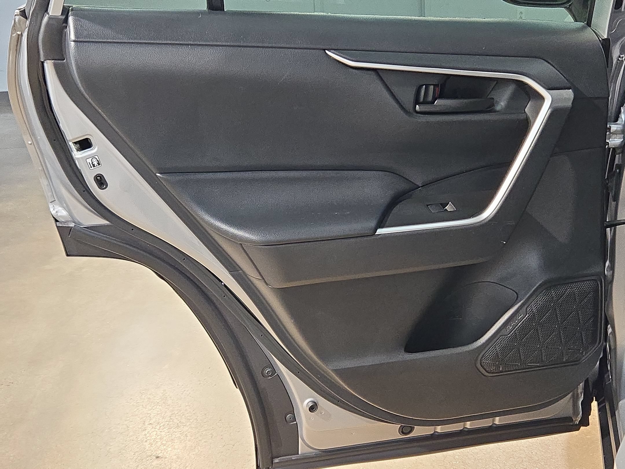 Used 2020 Toyota RAV4 LE FWD image 32