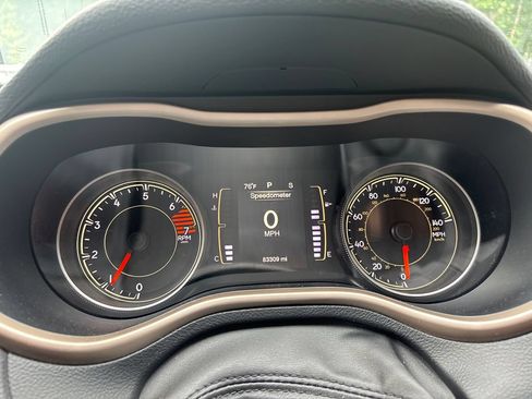 Used 2016 Jeep Cherokee Latitude FWD image 25