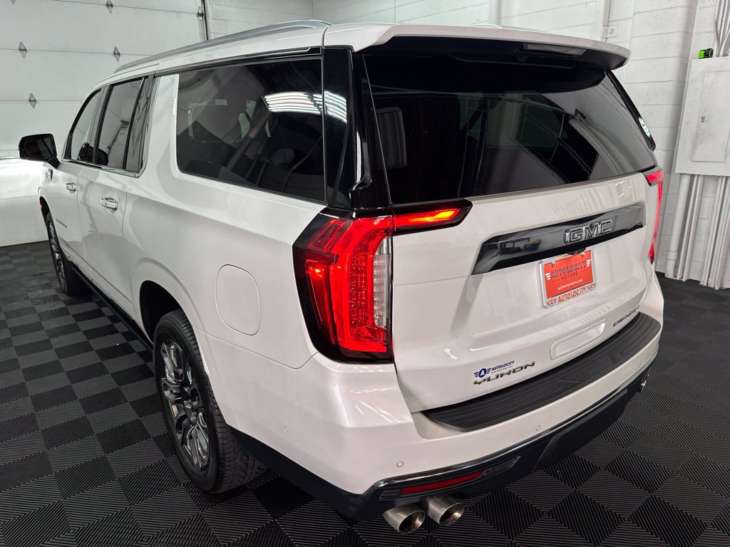 Used 2023 GMC Yukon XL Denali Ultimate AWD/4WD image 7