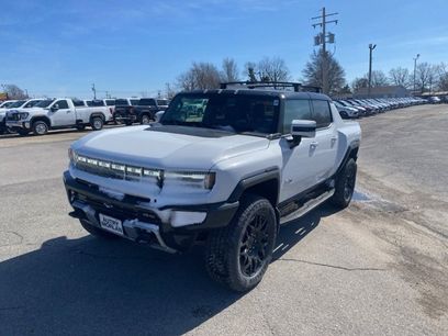New 2025 GMC Hummer EV 2X w/ LPO, Roof Cross Rail Package
