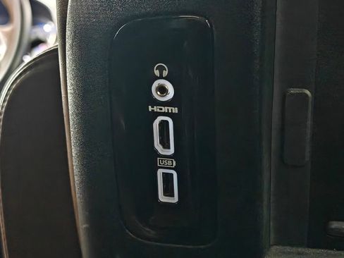 Used 2017 Chrysler Pacifica Limited FWD image 50