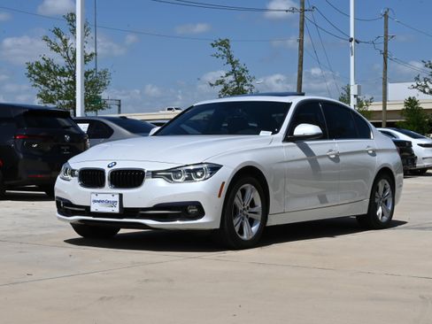 Used 2018 BMW 330i Sedan RWD image 5