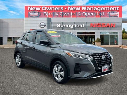 Used 2025 Nissan Kicks Play S FWD image 2