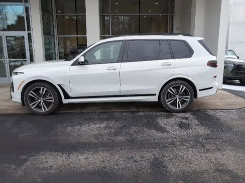 Certified 2024 BMW X7 xDrive40i w/ M Sport Package image 6