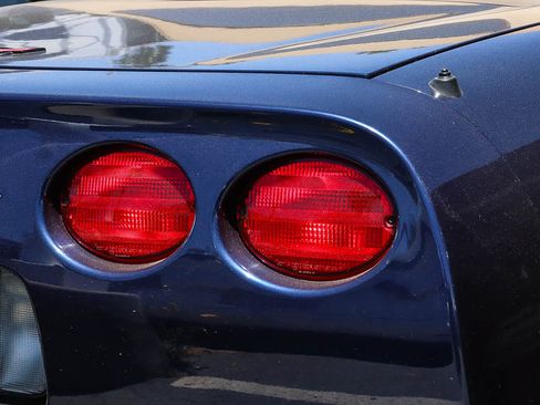 Used 2001 Chevrolet Corvette Convertible w/ Preferred Equipment Group2 RWD image 13