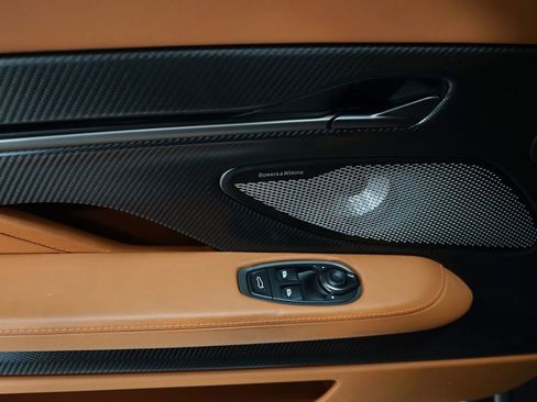 Used 2025 Aston Martin Vanquish image 12