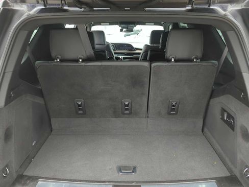 Used 2022 Cadillac Escalade Luxury AWD/4WD image 32
