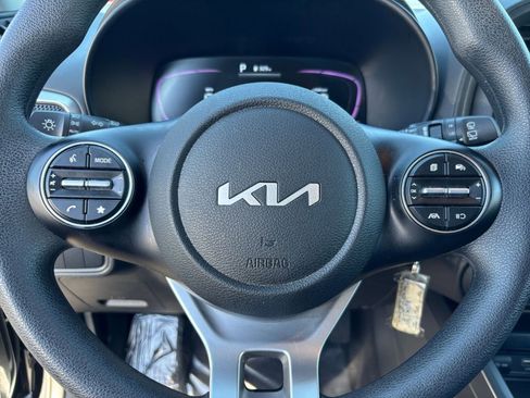 Used 2025 Kia Soul LX w/ LX Technology Package FWD image 25