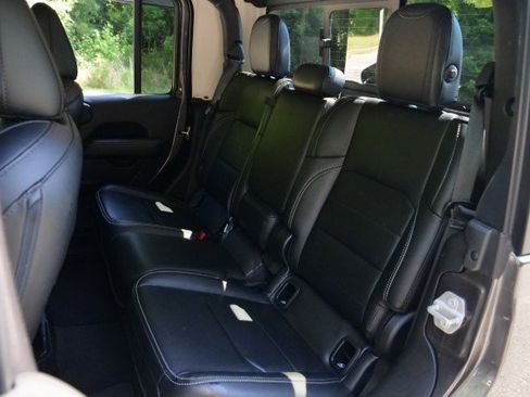 Used 2022 Jeep Gladiator Overland w/ Popular Equipment Package AWD/4WD image 23