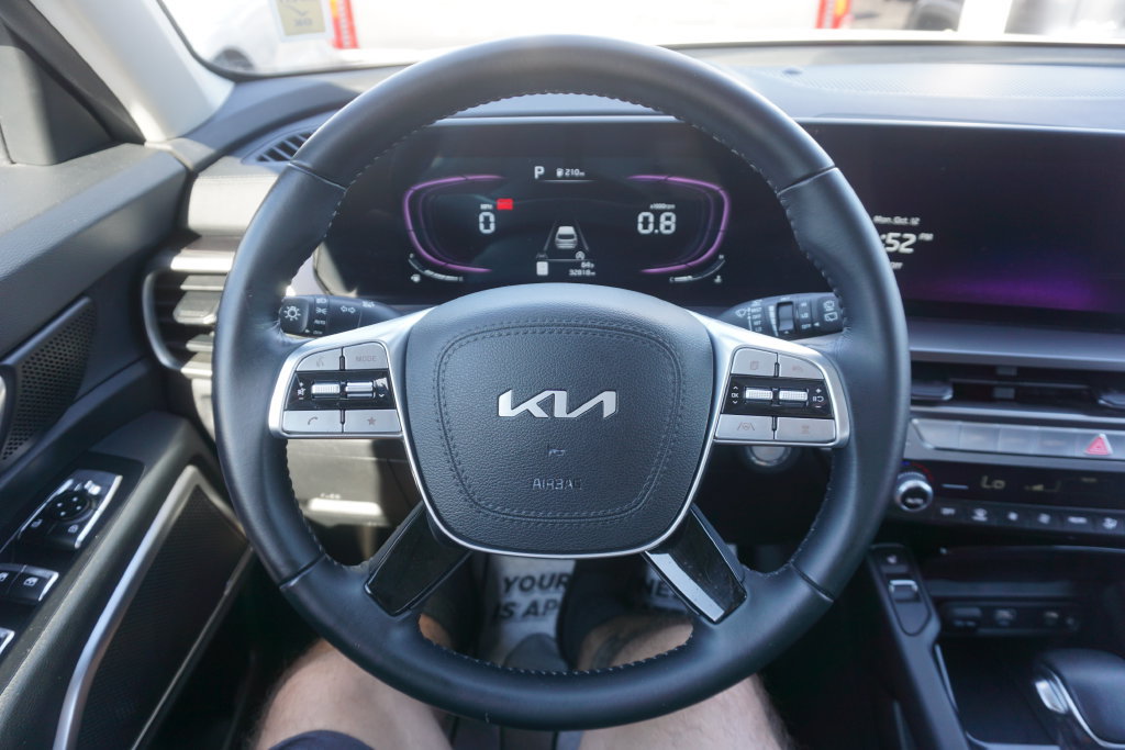 Used 2024 Kia Telluride S AWD/4WD image 3